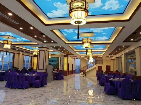 Mẫu trần nhà hàng khách sạn ấn tượng