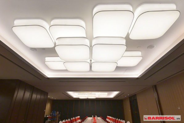 Trần xuyên sáng trắng