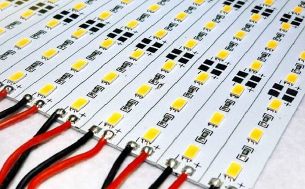 Đèn LED trần xuyên sáng cao cấp
