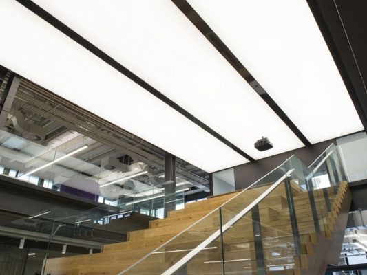 Chọn loại nẹp phù hợp sẽ giúp nâng cao thẩm mỹ trần xuyên sáng sau thi công