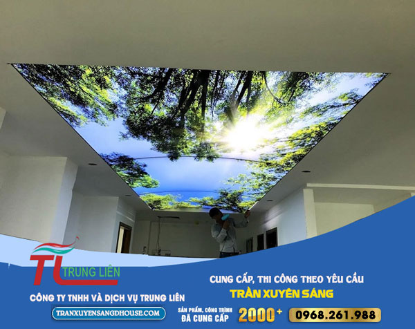 Trần xuyên sáng in họa tiết phong cảnh độc đáo